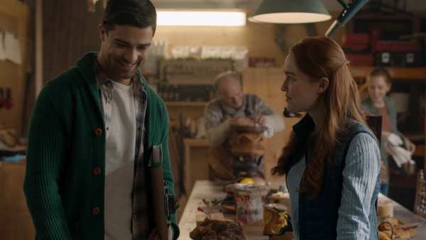 Ian (Markian Tarasiuk) and Hope (Jeni Ross) in Christmas Jars.