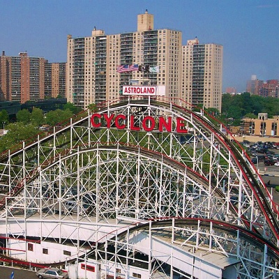 Cyclone roller coaster