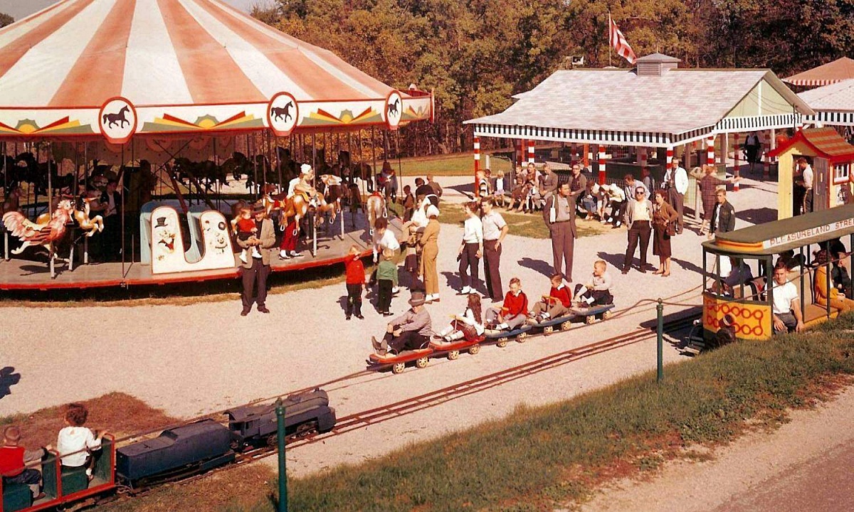 Pop Culture Flashback: Oldest Theme Park in the U.S. – Santa Claus Land (August 3)