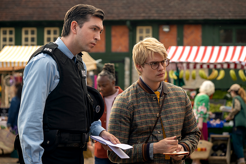 A police officer and a reporter on the scene in "The Sheep Detectives"